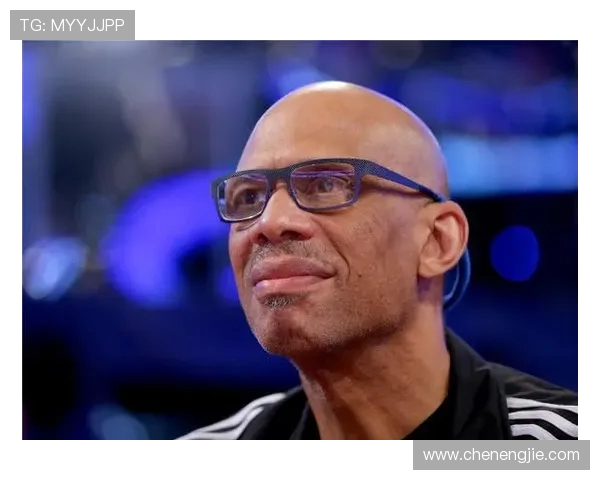 卡里姆·阿布杜尔-贾巴尔:从篮球场到文化象征的传奇人生与历史贡献